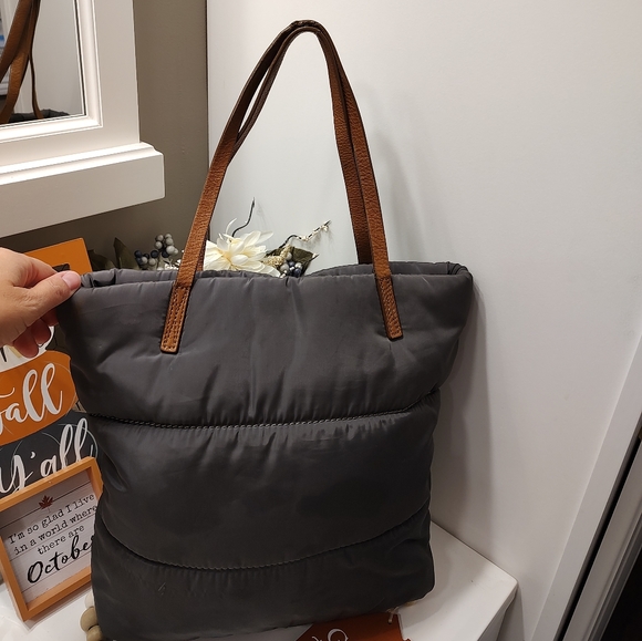 🤗 Vintage GUC UGG Brand Australia Puffer Tote w/Leather Handles, Charcoal/Tan - Picture 6 of 11